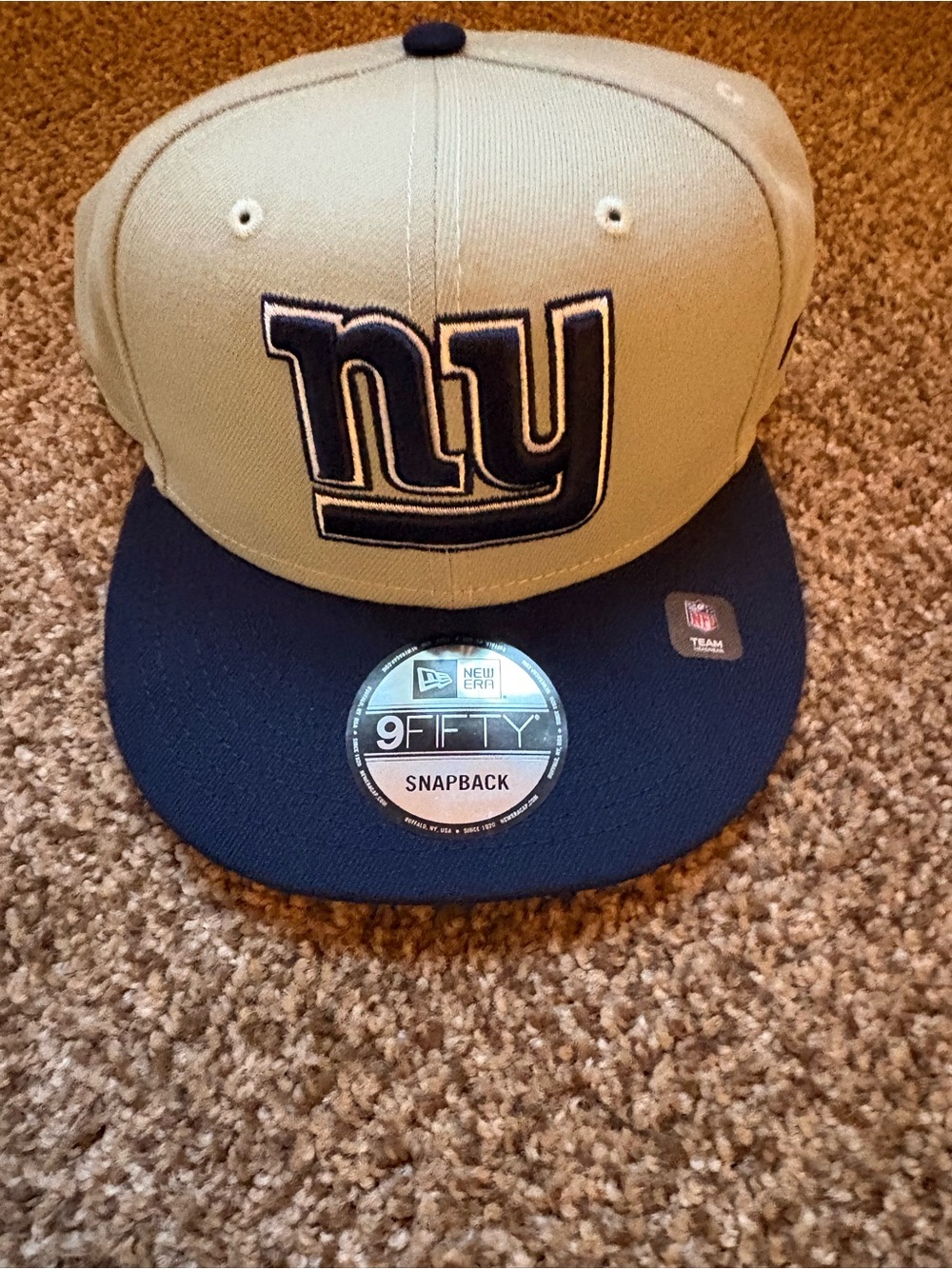 NWT Snapback NY Giants Hat in Tan and Navy